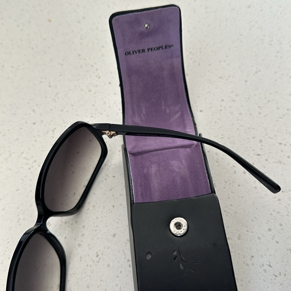 Oliver Peoples Black Gradient Lens Sunglasses - Picture 3 of 3